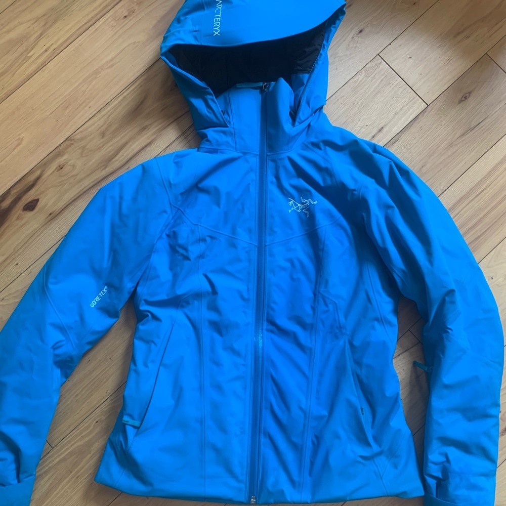 Arc’teryx women’s fission SV jacket